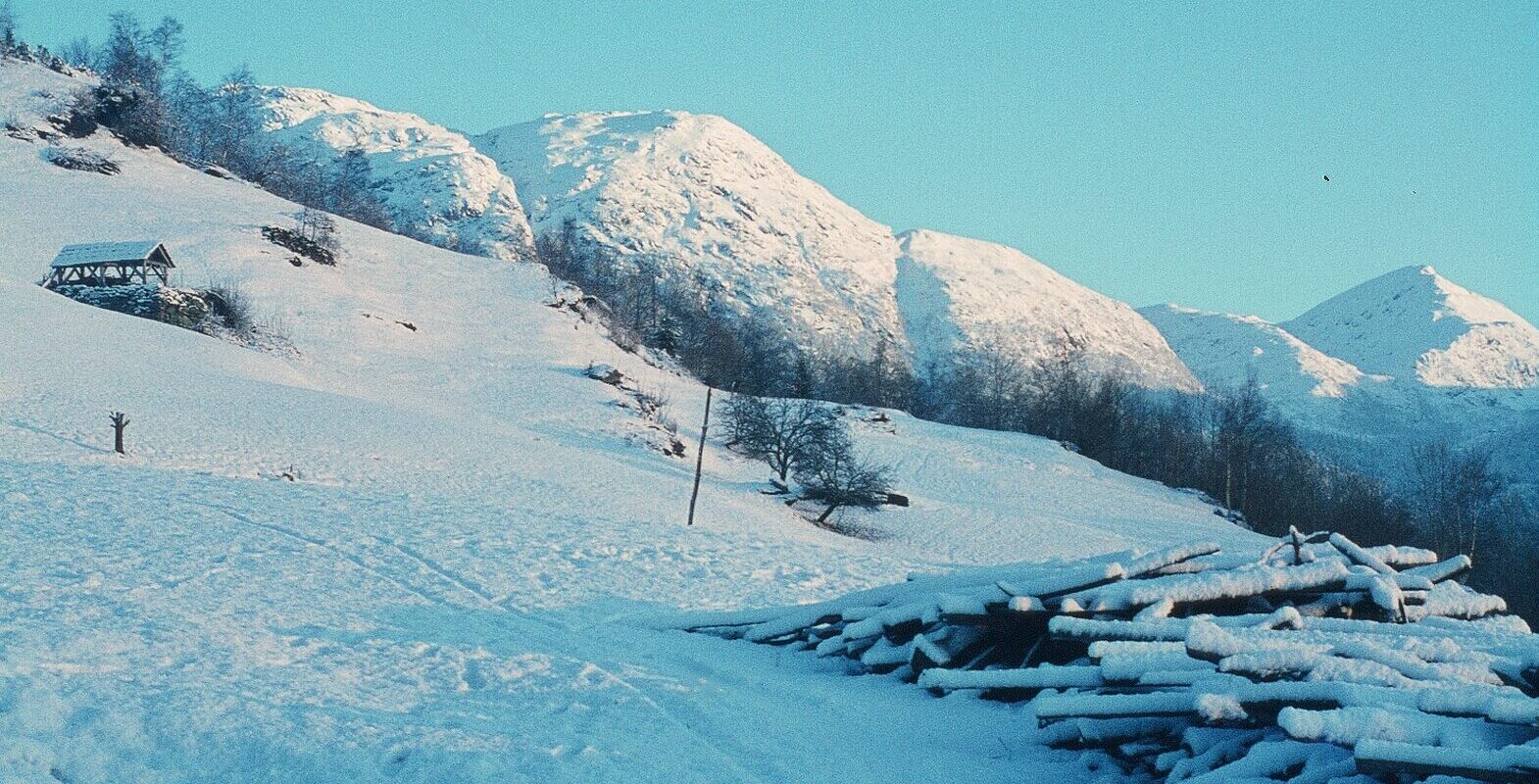 A snowy Norwegian mountain scene